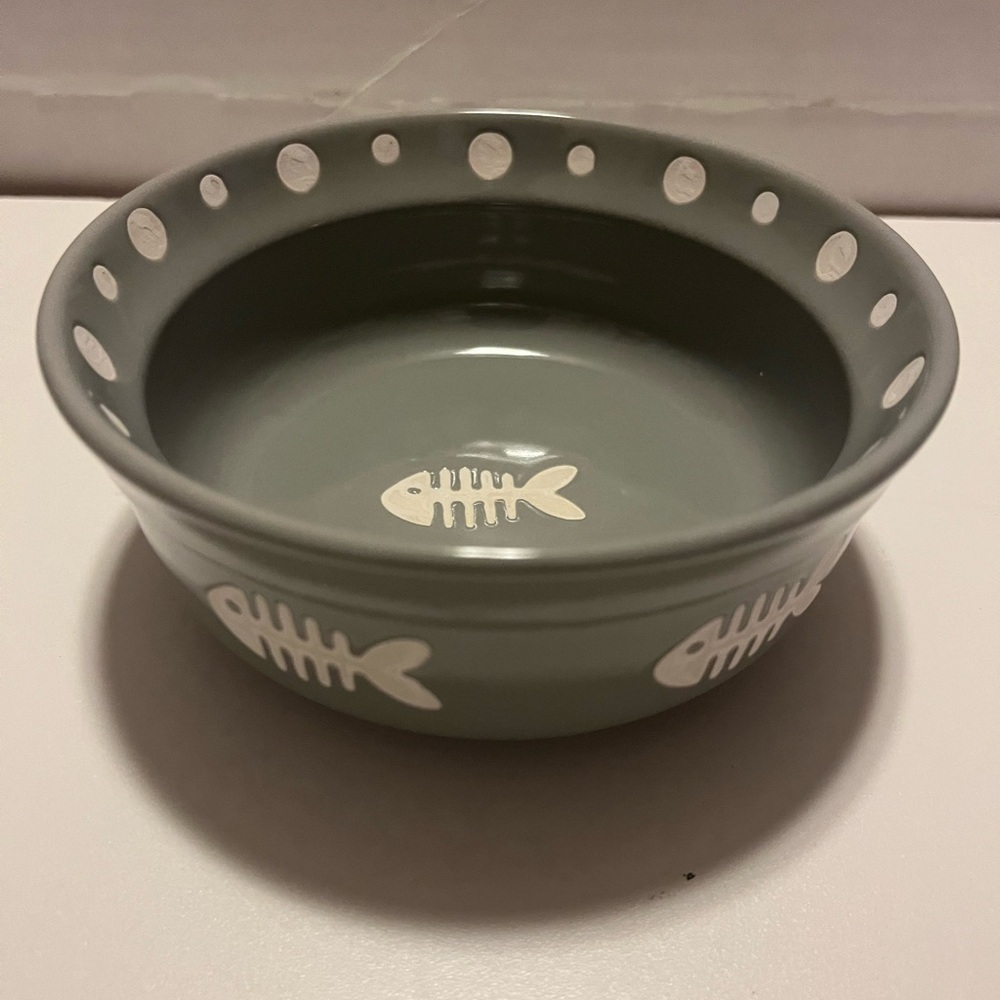 Signature PAWS & FISH PET BOWL
Dog cat food water dish 
Ceramic, Fish Bone